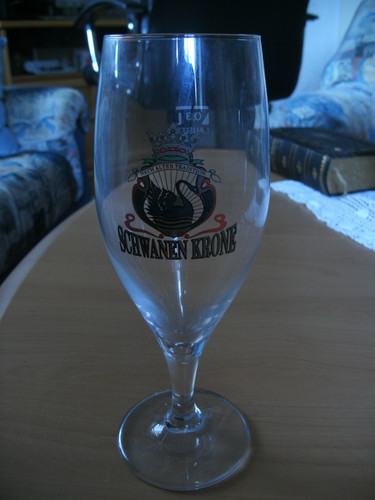 Zwei biergläser schwanen - zwei,